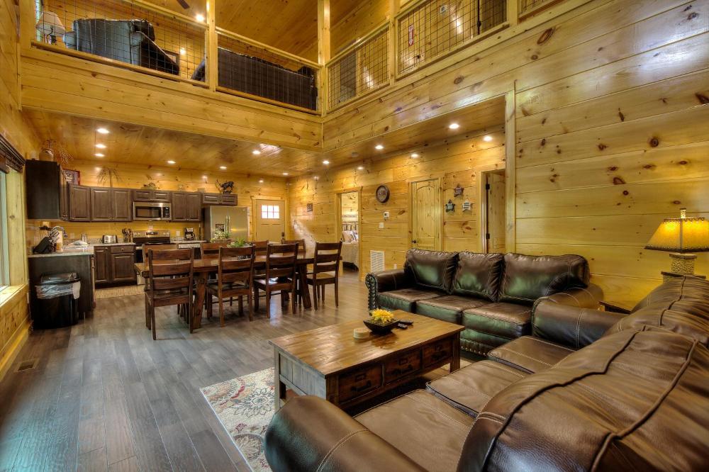 Luxury 5bed/6ba Cabin: Theater, Pool Room, Hottub!